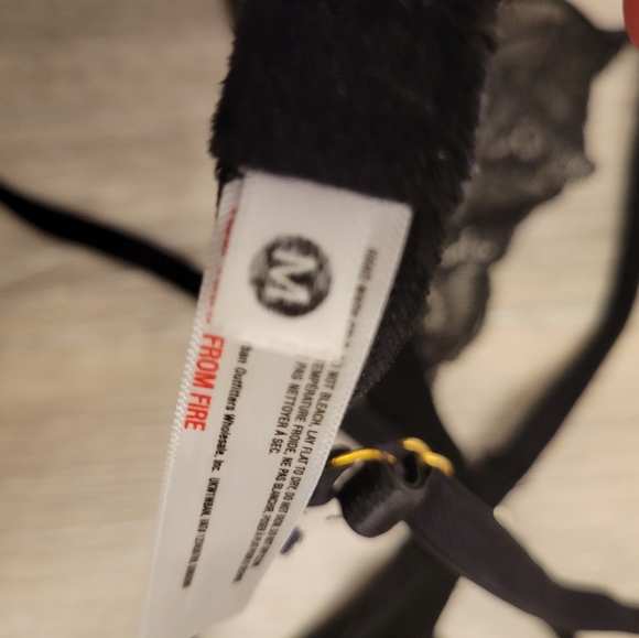 ■ Urban outfitters lace bra - Picture 3 of 3